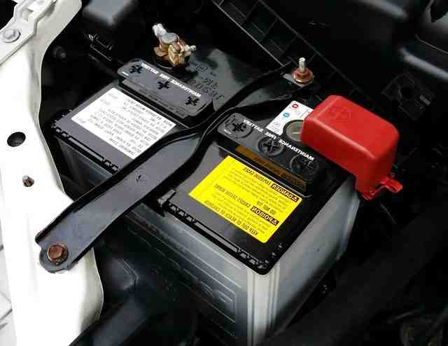 Est-ce qu'une batterie de voiture se recharge sans rouler ?