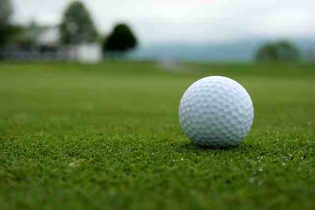 Qui a inventé le golf à 18 trous ?