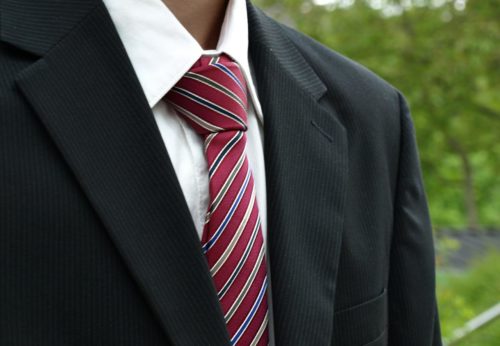 Comment faire un nœud de cravate ?