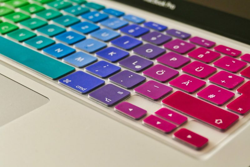 Où se trouve la touche Suppr sur un clavier Mac ?