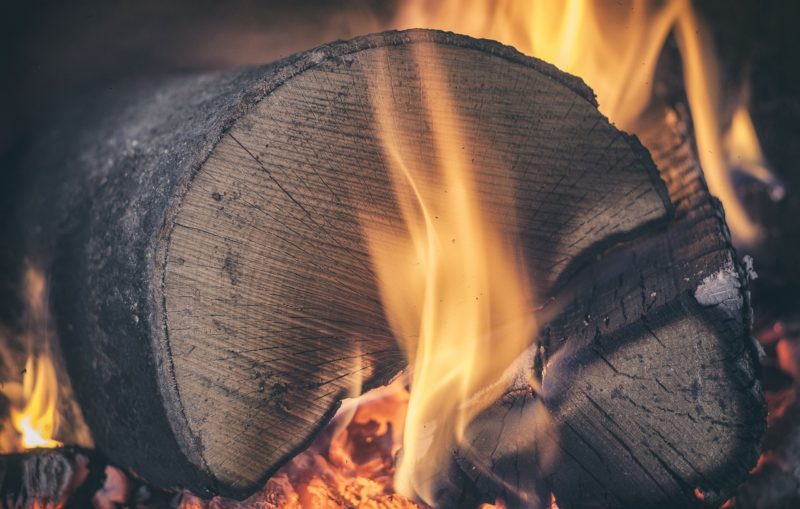 Pourquoi passer du bois au bois densifié dans votre cheminée ?