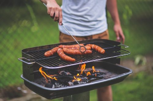 Un Regard Détaillé sur les Différences Entre le Brasero et le Barbecue